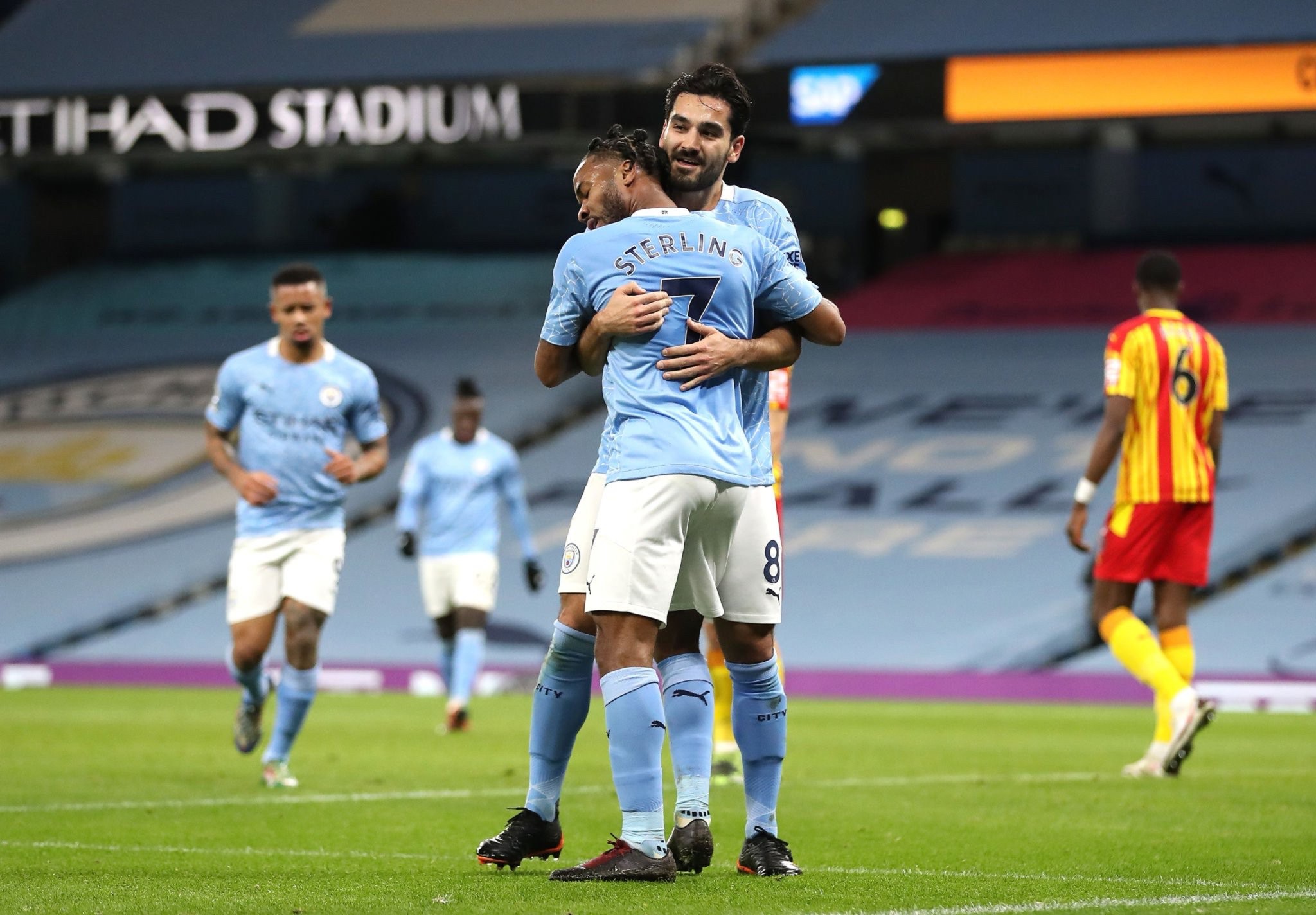 功背后的策 功背后的策